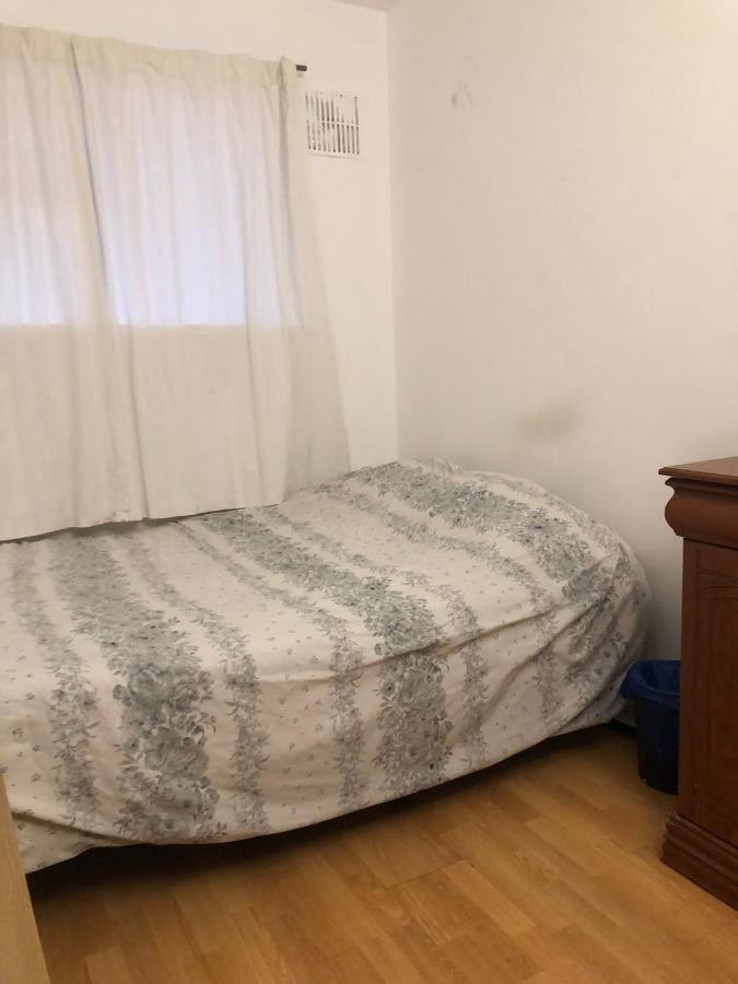 Private Rooms In 3 Bedroom Flat!! London Exterior foto