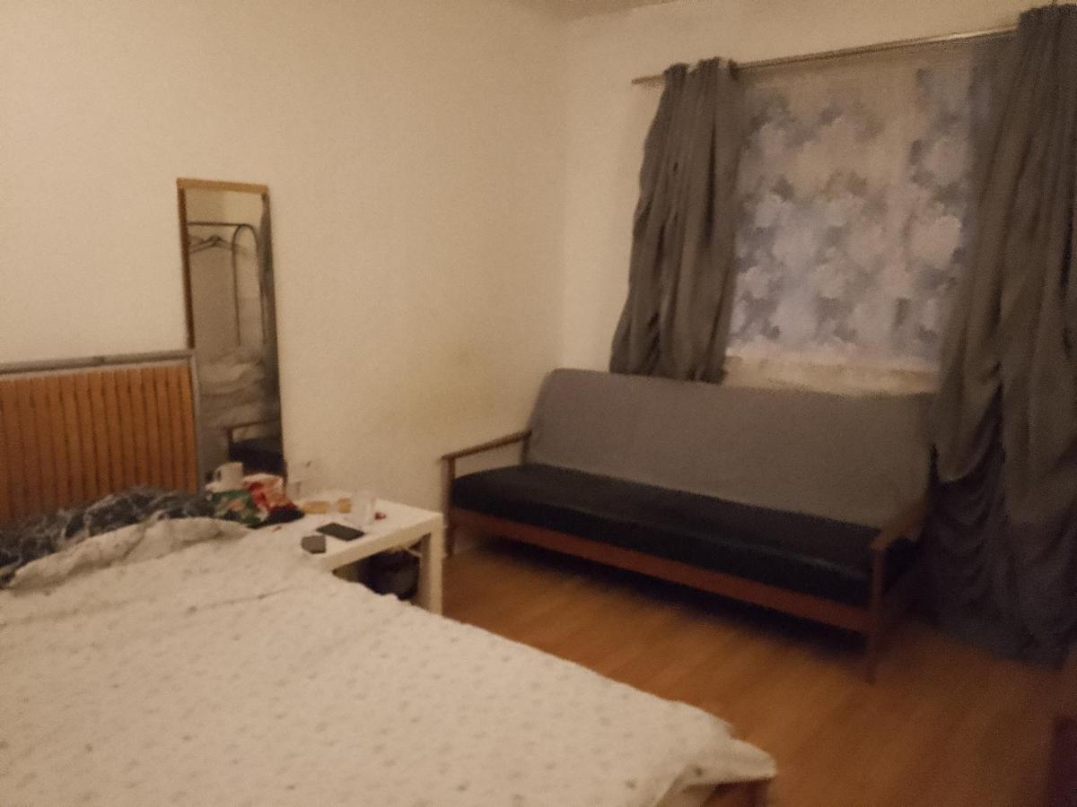 Private Rooms In 3 Bedroom Flat!! London Exterior foto